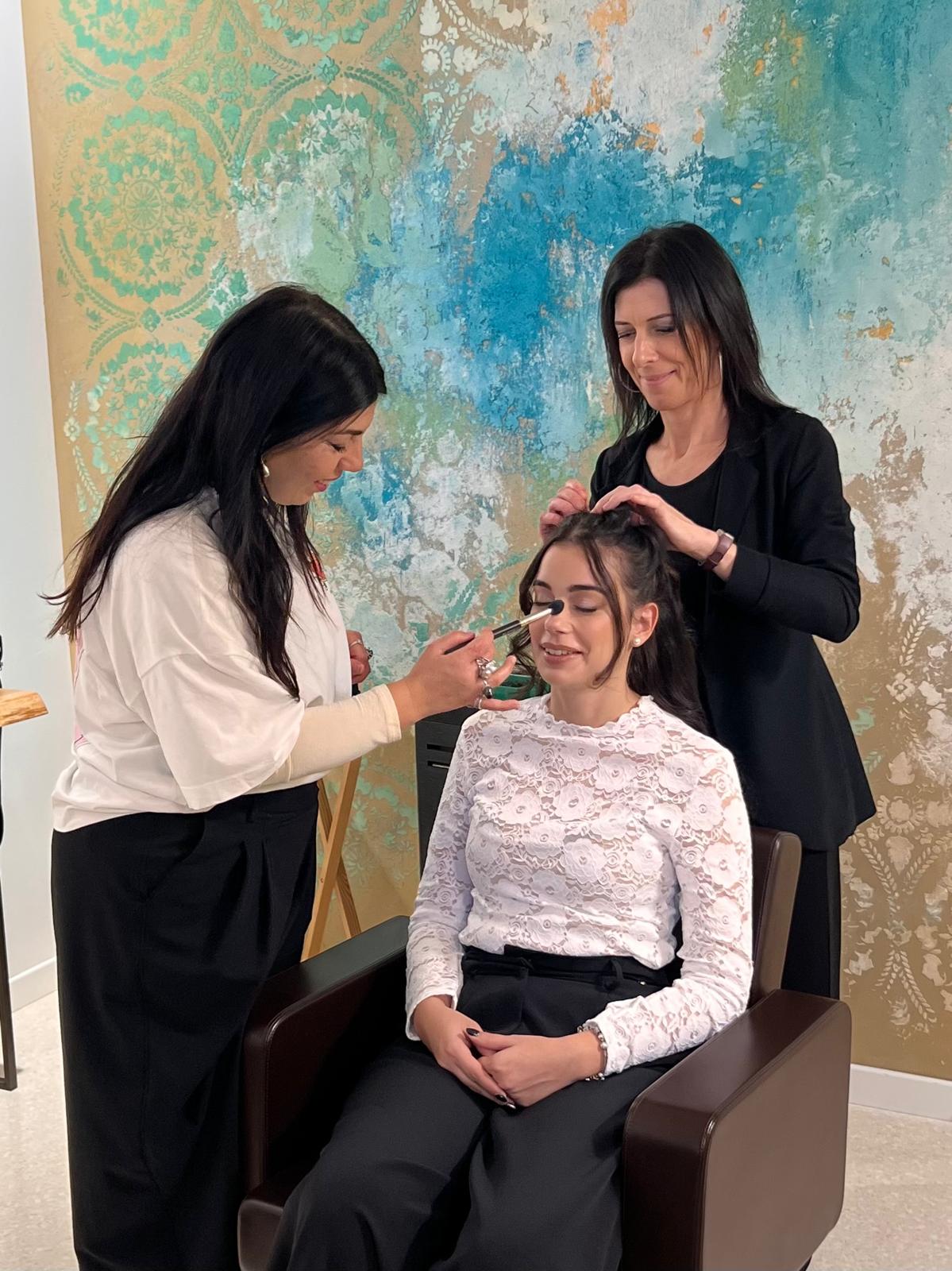 Il team Arte Clinica Beauty durante la preparazione sposa